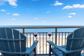 Property grounds - Direct Oceanfront Views  2BR 2B Condo  Private Balcony  Sleeps 7 (Myrtle Beach)