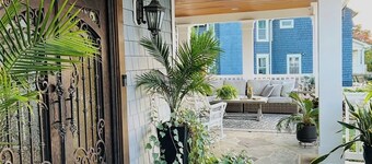 Luxury Coastal Retreat ✨ 5 min to Beach,Sleeps 10,BBQ + Patio