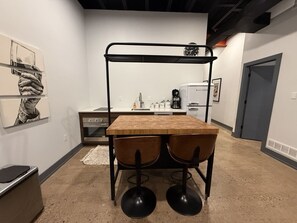 Oven, stovetop, dishwasher - Downtown Pittsburgh 2BR Walk to Stadiums with Secure Indoor Parking Available (Pittsburgh)