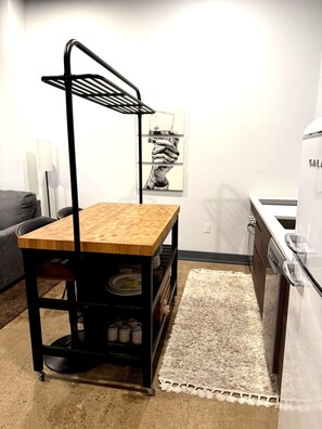 Interior - Downtown Pittsburgh 2BR Walk to Stadiums with Secure Indoor Parking Available (Pittsburgh)