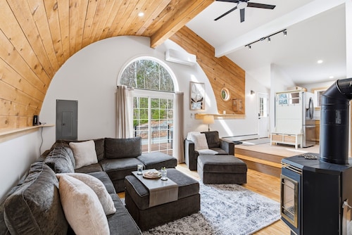 Unique Family Retreat | HotTub, Fire Pit, Dogs OK!