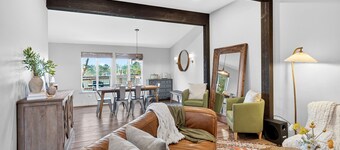 Designer Cottage Chic Farmhouse l 3 Min to Town l Acre Land l Ocean Views