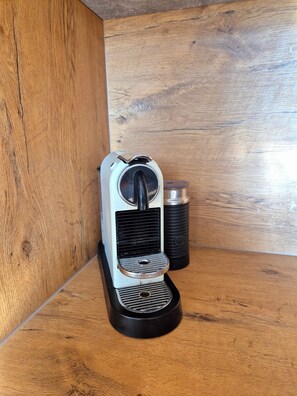 Kaffee und/oder Kaffeemaschine