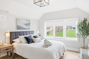 5 habitaciones, tabla de planchar con plancha y cuna de viaje 