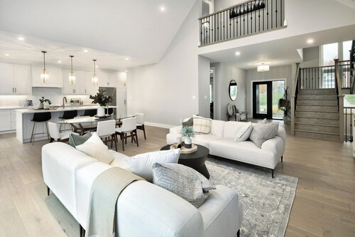 NEW Luxury Cobble Beach Golf Retreat w/ Games Room & Large Yard