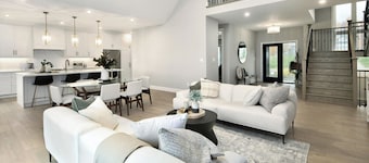 NEW Luxury Cobble Beach Golf Retreat w/ Games Room & Large Yard