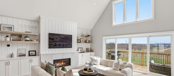 NEW Luxury Cobble Beach Golf Retreat w/ Games Room & Large Yard