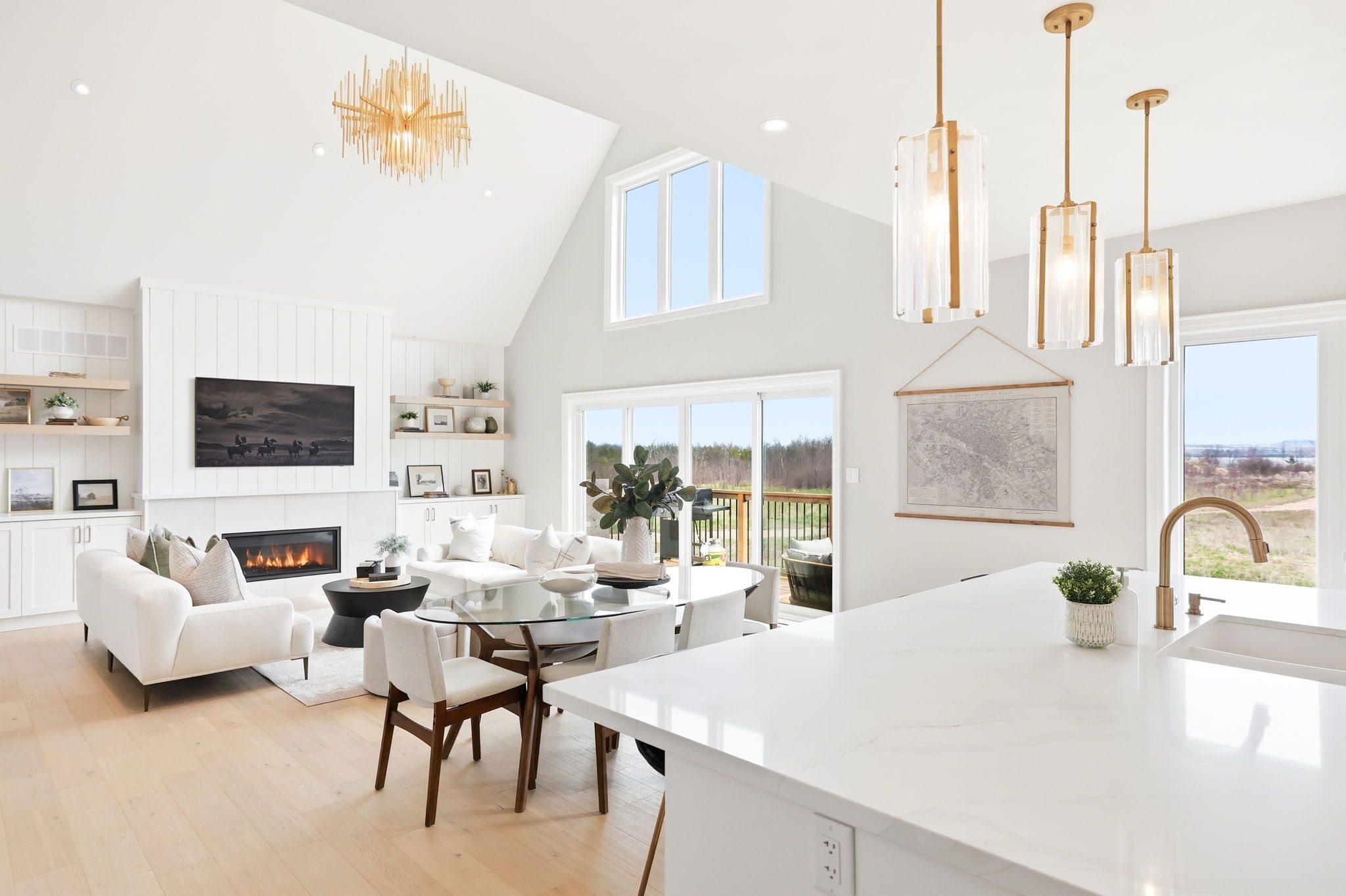 Smart TV, fireplace