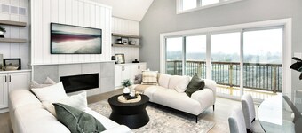 NEW Luxury Cobble Beach Golf Retreat w/ Games Room & Large Yard