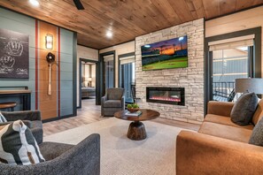 Interior - NEW 5BR Mtn Cabin★Private indoor pool★Hot Tub★Theater★ Game room★FREE water park (Sevierville)