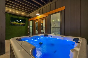 Interior - NEW 5BR Mtn Cabin★Private indoor pool★Hot Tub★Theater★ Game room★FREE water park (Sevierville)