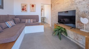 TV - Charming apartment in the city center - 6 guests (Palamós)