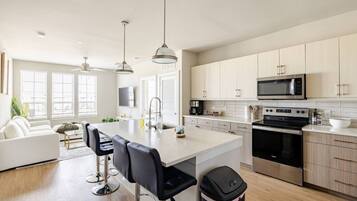 Coffee/tea maker, fridge, microwave, oven