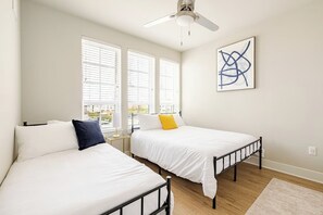 2 chambres, fer et planche à repasser, Wi-Fi, draps fournis