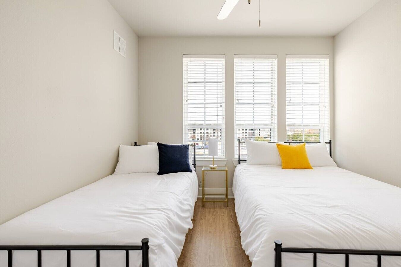 Desk, iron/ironing board, WiFi, bed sheets