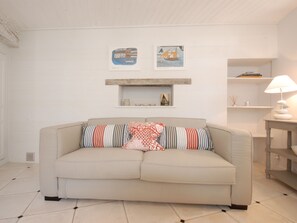 TV - Charming apartment in the village center (Saint-Martin-de-Ré)