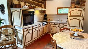 Frigorifero, microonde, forno, lavastoviglie