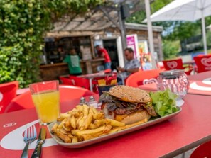 屋外ダイニングエリア