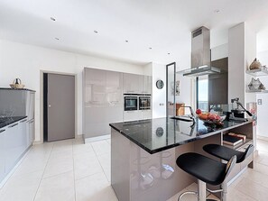 Fridge, microwave, coffee/tea maker, toaster - Exceptional villa, sea view - 12 guests (Ollioules)