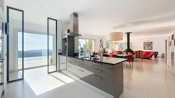Fridge, microwave, coffee/tea maker, toaster