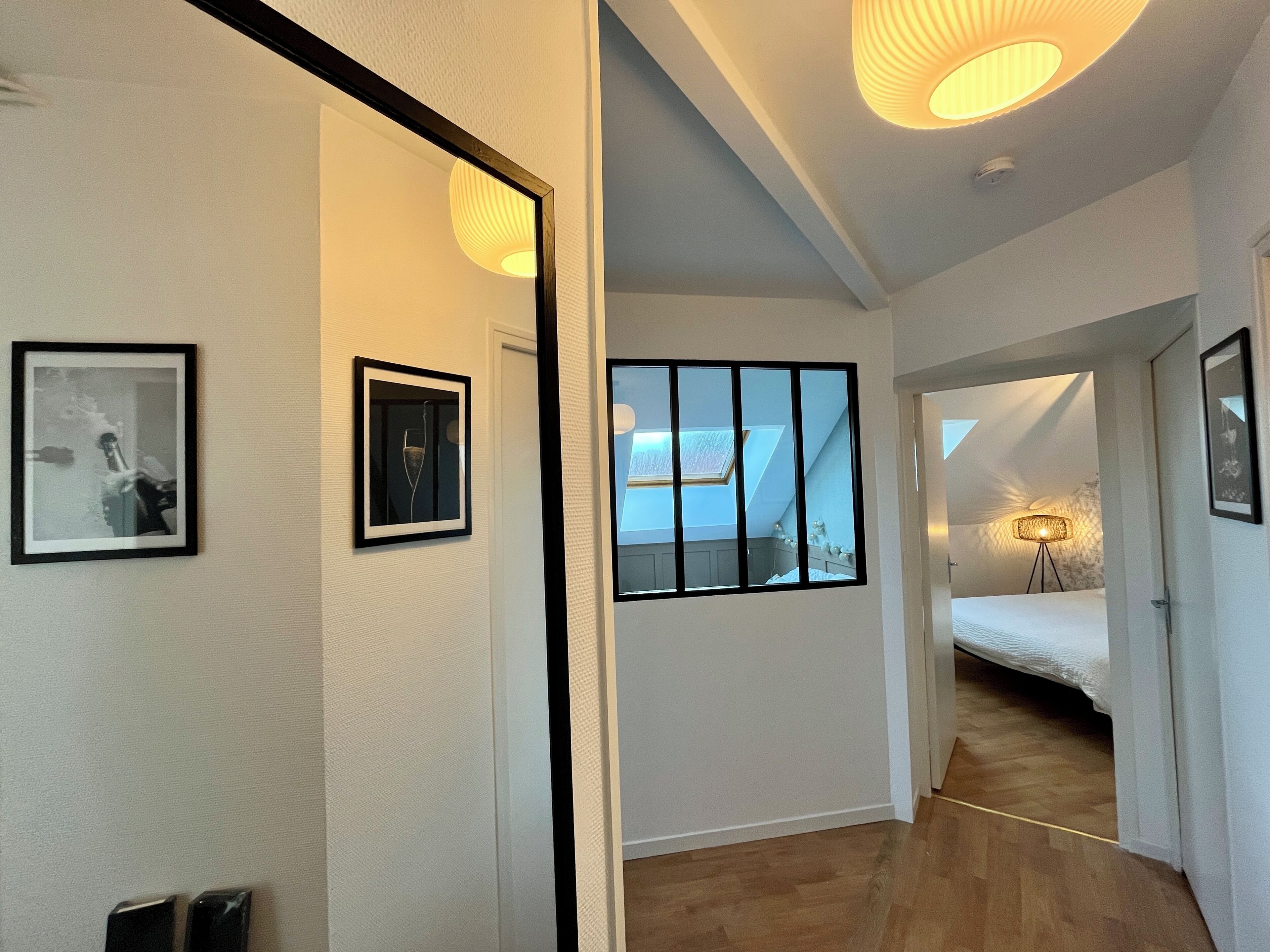 2 habitaciones, tabla de planchar con plancha, wifi y ropa de cama 
