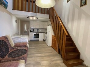 TV - Villa with parking, mountain view - 4 guests (Le Barcarès)