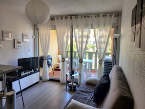 TV - Apartment near beach with parking - 4 guests (Le Barcarès)