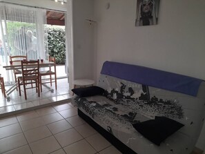 TV - Apartment with AC and terrace - 4 guests (Le Barcarès)