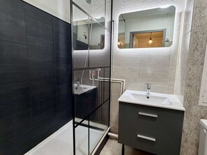 Bathroom - Cozy studio, private parking - 3 guests (Gruissan)