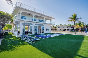 Exterior - Exclusive Oceanfront Luxury Villa in the Keys (Key Largo)