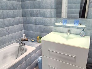 Bathroom - T3 apartment in Stella center - 4 guests (Cucq-Stella Plage)