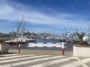 Marina - Duplex with sea view, AC - 6 guests (Le Barcarès)