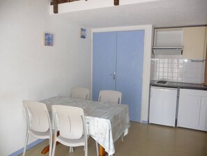 Dining - House with parking - 4 guests (Le Barcarès)