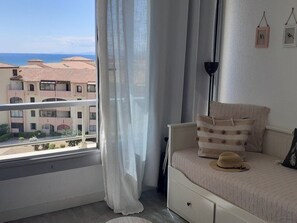 Living area - Studio with loggia, sea view - 4 guests (Le Barcarès)