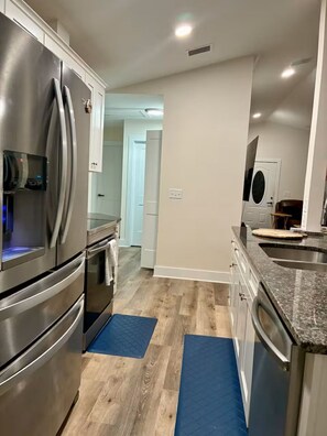 Private kitchen - Lovely 2-bedroom house in St. Augustine perfect for your getaway (St. Augustine)
