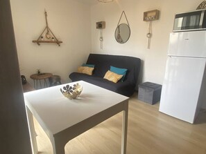 TV - Renovated apartment, beach access - 4 guests (Le Barcarès)