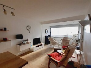 TV - Renovated apartment, sea view - 4 guests (Le Barcarès)
