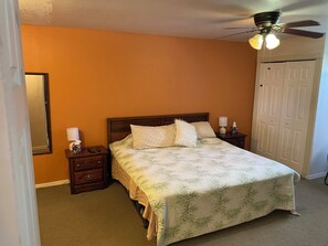 Room - Pelican Paradise! Charming 3-bedroom 2 Bathroom pool home in SW Cape Coral (Cape Coral)