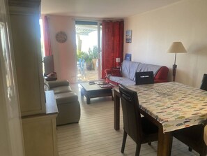 TV - Apartment near the beach - 4 guests (Le Barcarès)