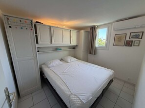 3 bedrooms - Villa with serene lake view (Le Barcarès)