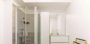 Hair dryer, towels - Apartment with pool and parking - 4 guests (Le Lavandou)