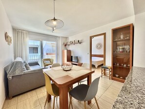 Interior - Charming 1BR Apartment in Central Roses, 250m from Beach, Private Parking (Roses)