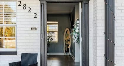 Delightful 4-bedroom house with pool in charming Brandon