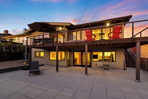 Exterior - Spacious 5 bedroom home with one of West Seattle's most breathtaking views (Seattle)