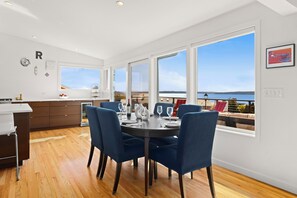 Dining - Spacious 5 bedroom home with one of West Seattle's most breathtaking views (Seattle)