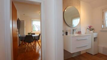 Classic Condo, Garden View | Bathroom