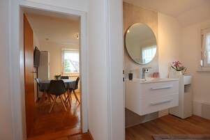 Classic Condo, Garden View | Bathroom