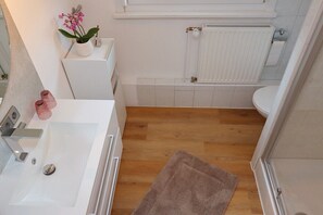 Apartamento clásico, vistas al jardín | Baño