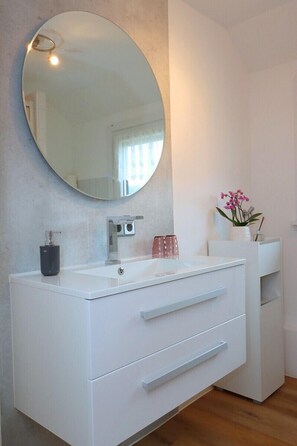 Apartamento clásico, vistas al jardín | Baño