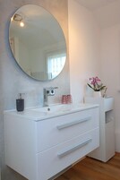 Classic Condo, Garden View | Bathroom